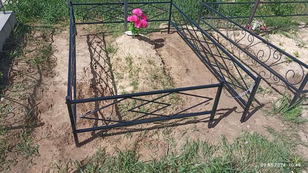 Огорожі на кладовище оградка