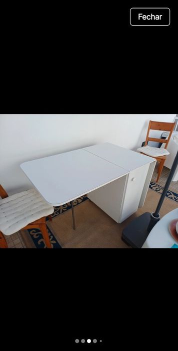 Mesa extensível com arrumação