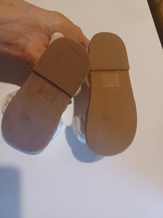 Sandaly dla dziewczynki