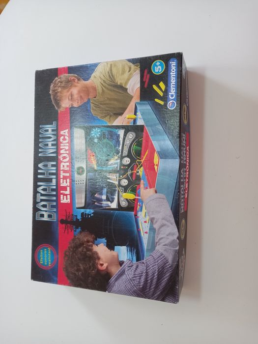 Jogo Batalha Naval Eletrónica da marca Clementoni.