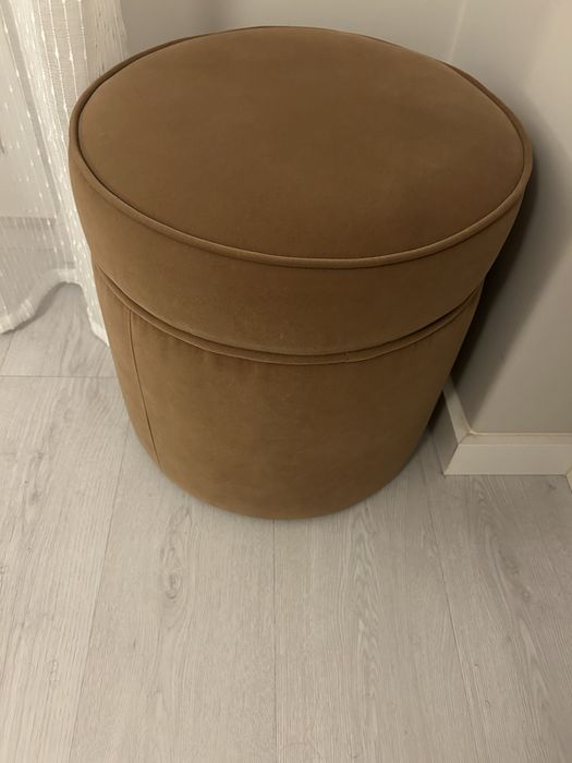 Puff castanho em camurca