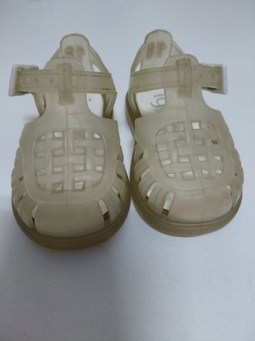 Sandálias tamanho 18