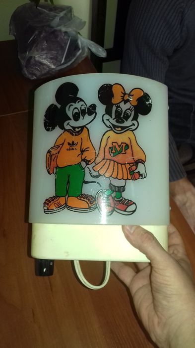 Лампа настінна дивіться