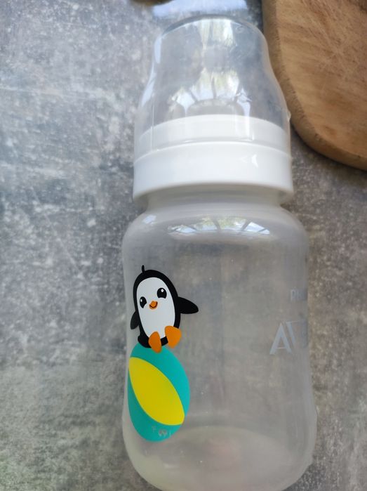 Продам пляшечки для годування Avent