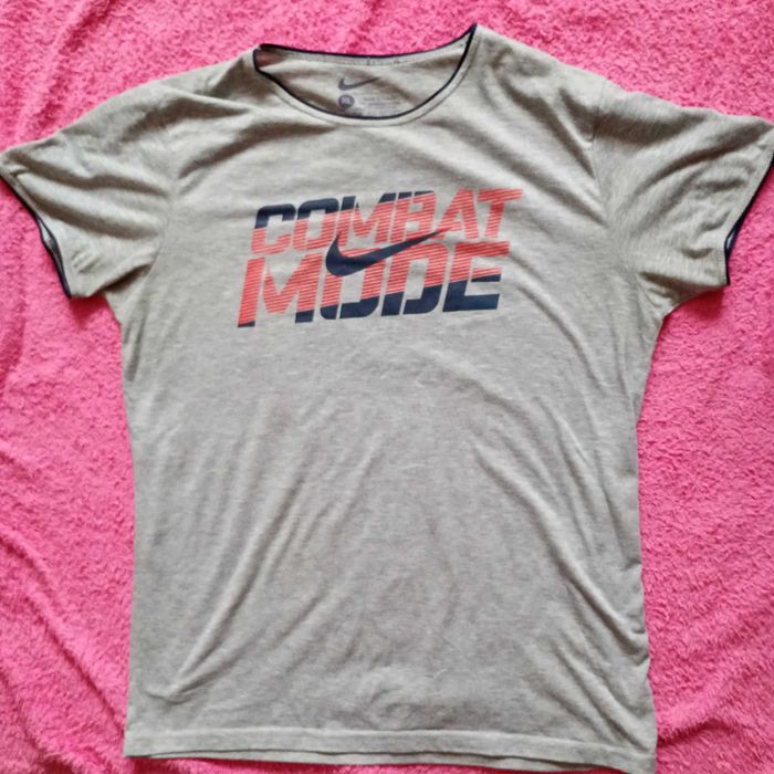 Футболка Nike, сірого кольру!