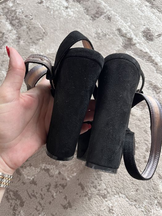 велюрове взуття на підборах 38р