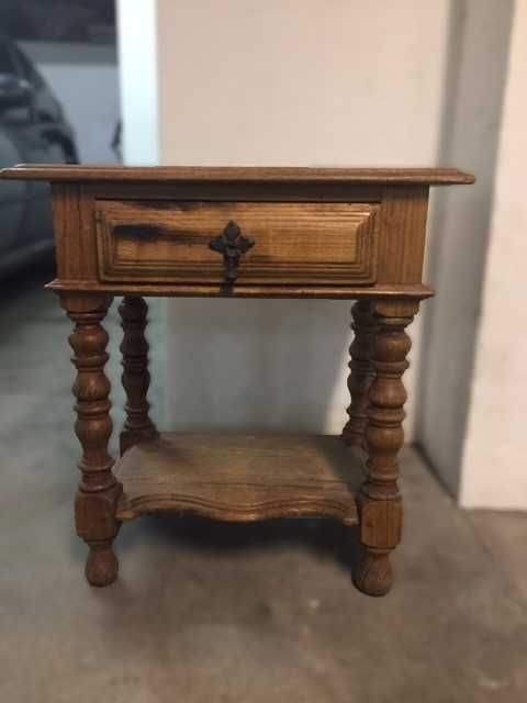 Cama e mesinha de cabeceira em madeira maciça - Vintage