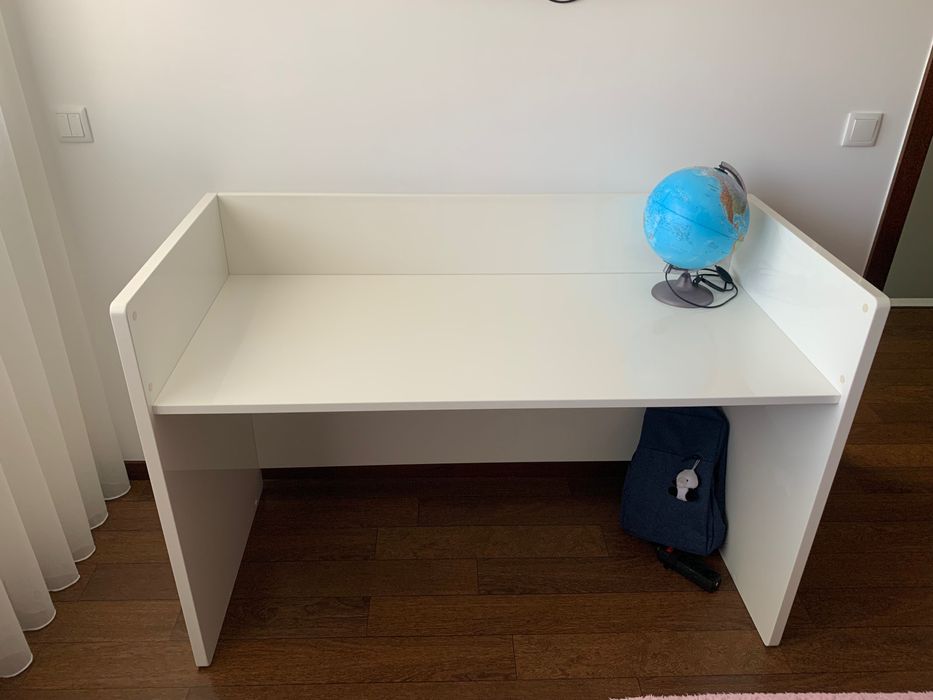 Secretária e módulos