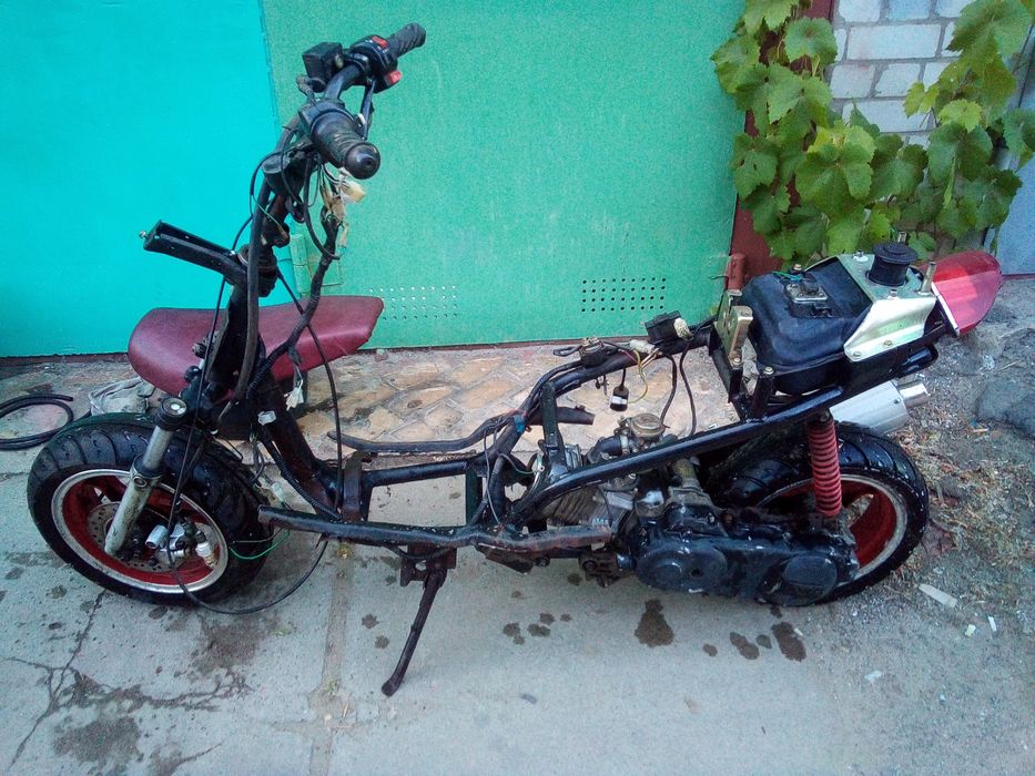 продам скутер Китайский в таком виде как на снимках всё что имеется