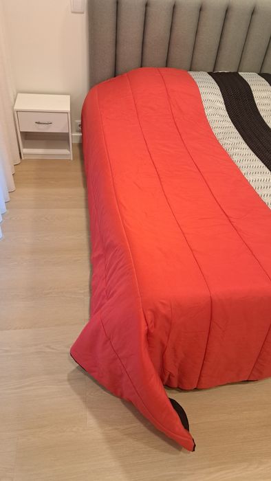 Edredão Vermelho e Preto