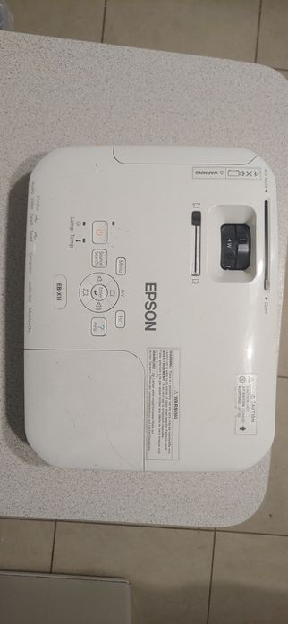 Projektor epson eb-x11