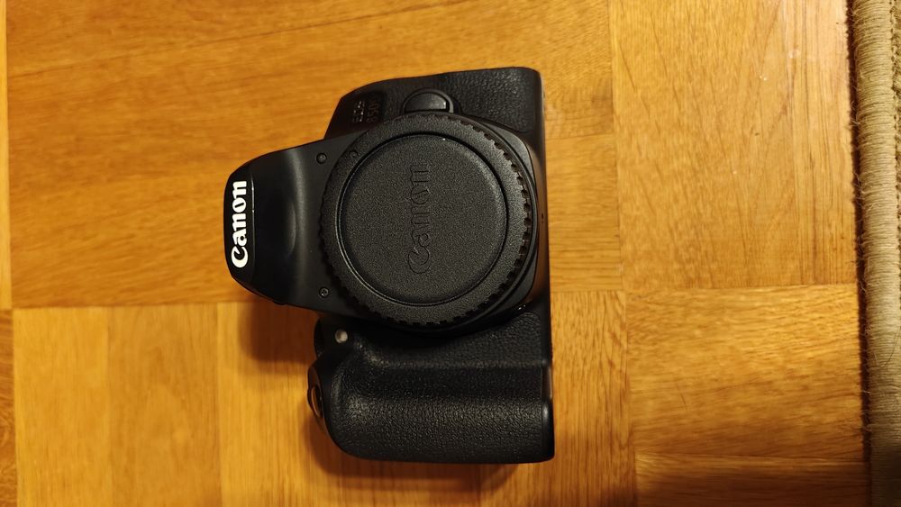 Aparat fotograficzny Canon 850D jak nowy + gratisy