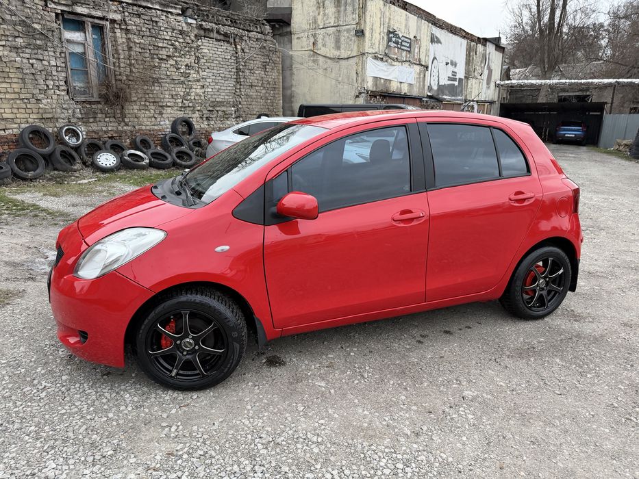 Продам тоета ярис на автомате в отличном состоянии