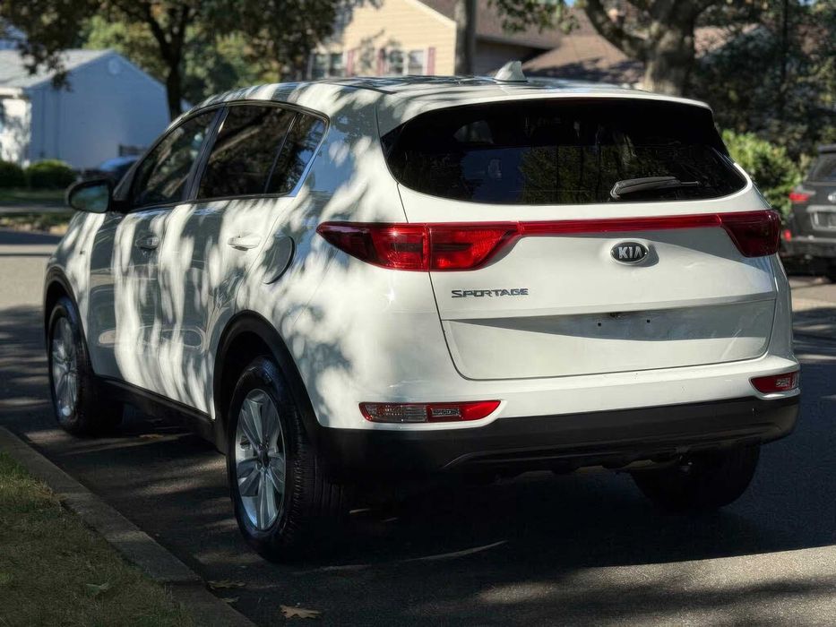 Kia Sportage LX      2018