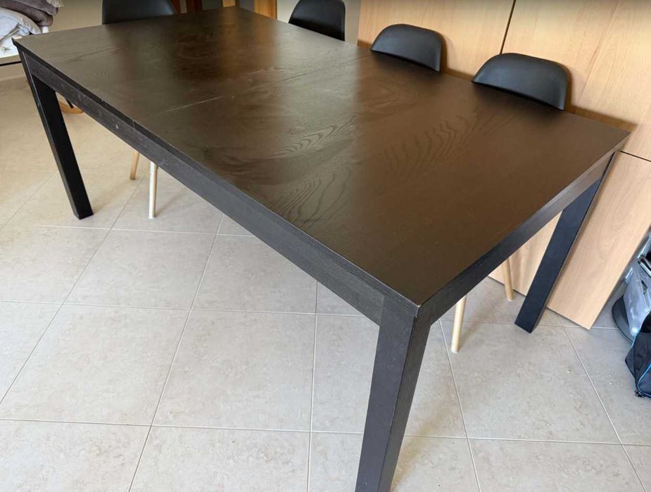 Mesa IKEA BJURSTA Extensível (Preta) - Até 12 pessoas
