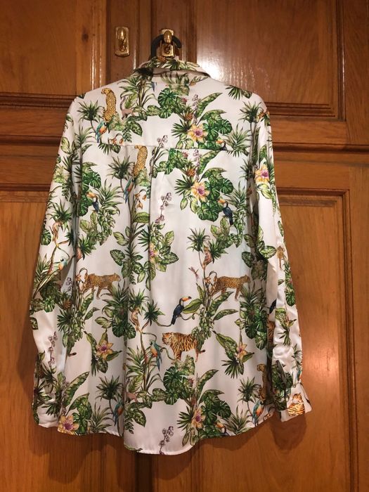 Blusa acetinada com estampado Zara (nova)