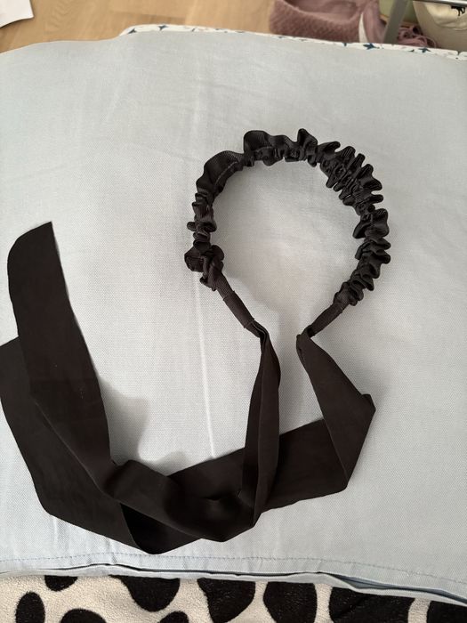 opaska ze wstążką