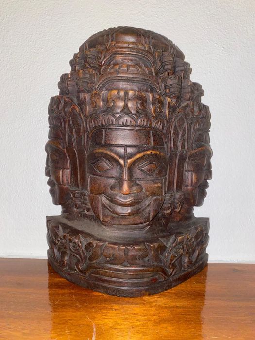 Figura em madeira  do Cambodja