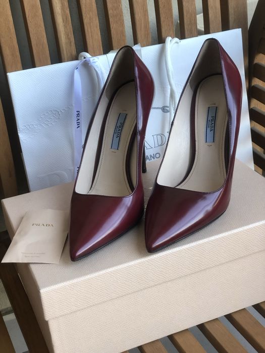 лімітовані туфлі Prada з градієнтом