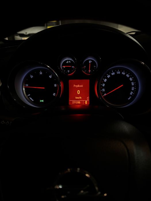 Opel insignia 2010r.