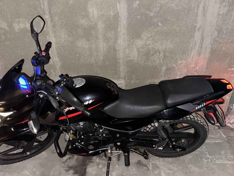 Bajaj Pulsar 180