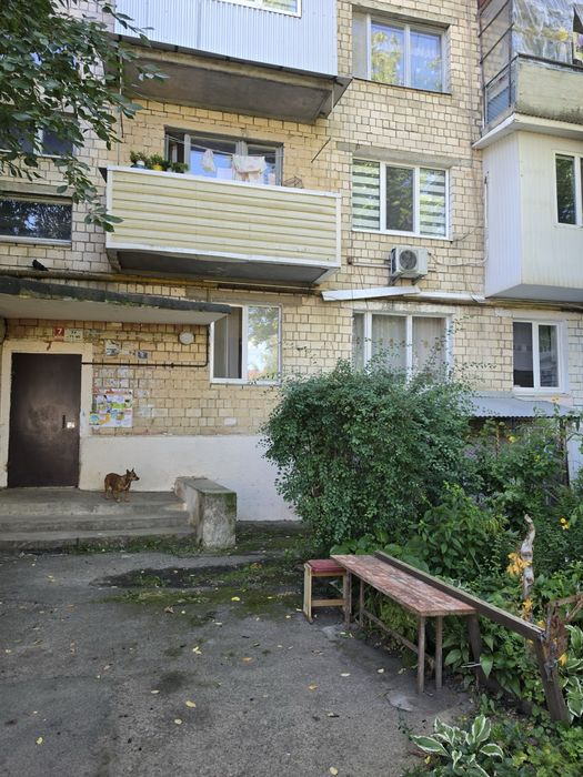 Продається 2х кімнатна ЧЕШКА в р-ні ТЦ МАЙДАН (ГЕРОЇВ МАЙДАНУ), 1ий високий поверх, БЕЗ ПОДАТКУ!