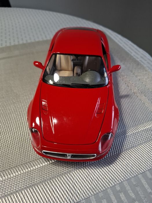 Bburago maserati 3200 Gt skala 1:18