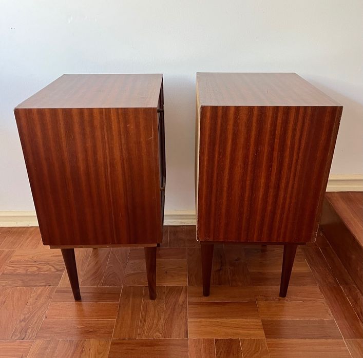 Par de Mesas de Cabeceira Mid-Century Modern – Anos 60