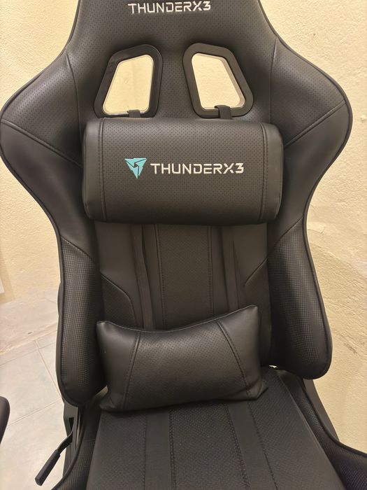 Monitor gamer junto com cadeira gamer estado praticamente novo