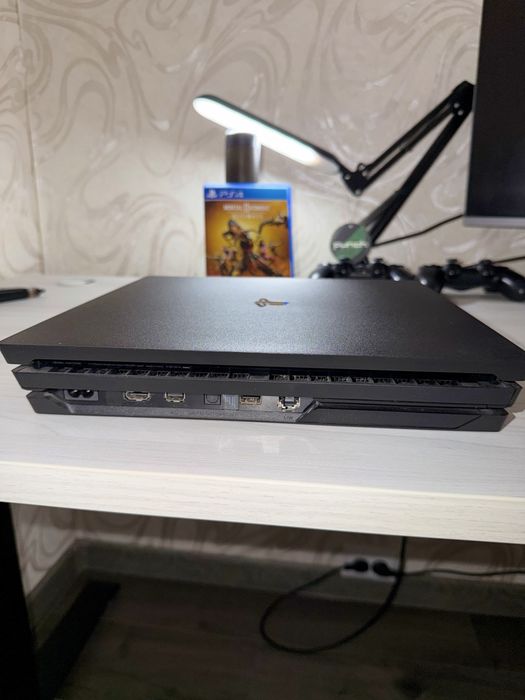 Sony PlayStation 4 Pro 1TB + 2 геймпади + MK11
