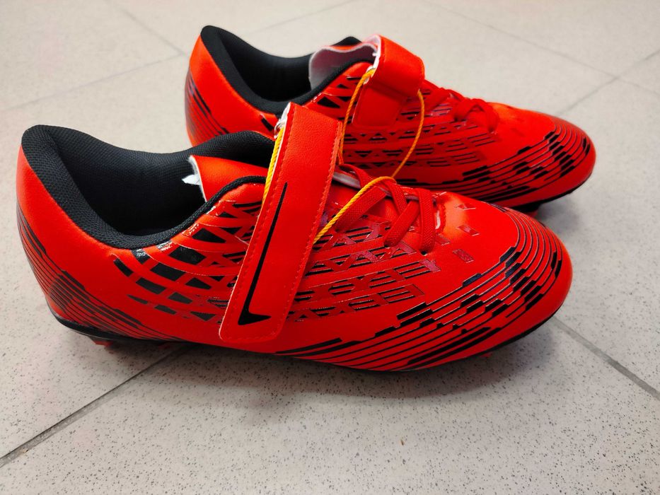 Buty sportowe piłkarskie korki r 38 dł. wkładki 24,5 cm