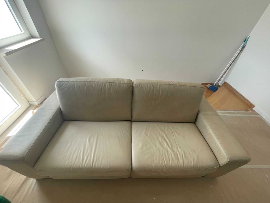 Sofa em pele, muito pouco usado, em excelente estado.