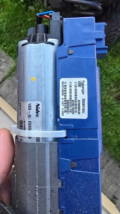 Siłownik elektryczny klapy bagażnika audi a4 b8 kombi