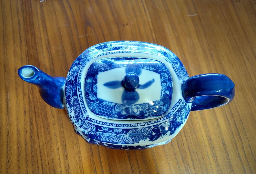 Bule de Chá Antigo Victoria Ware Ironstone – Estilo "Flow Blue"