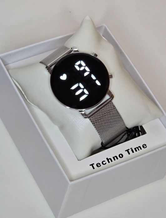 Relógio digital novo