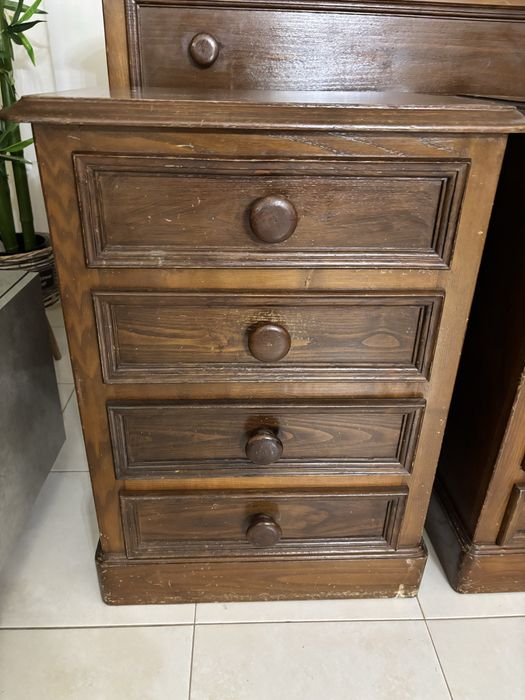 Cómoda e mesinhas de cabeceira