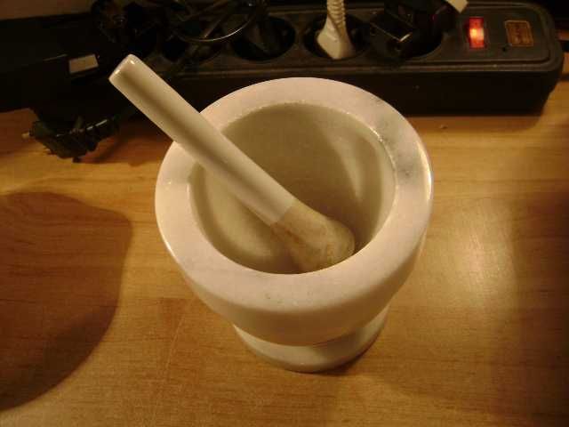 Starocie z PRL - Moździerz z marmuru = 10,5 cm średnicy