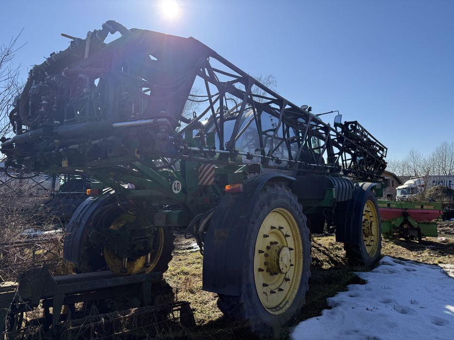 Самохідний обприскувач John Deere 4940