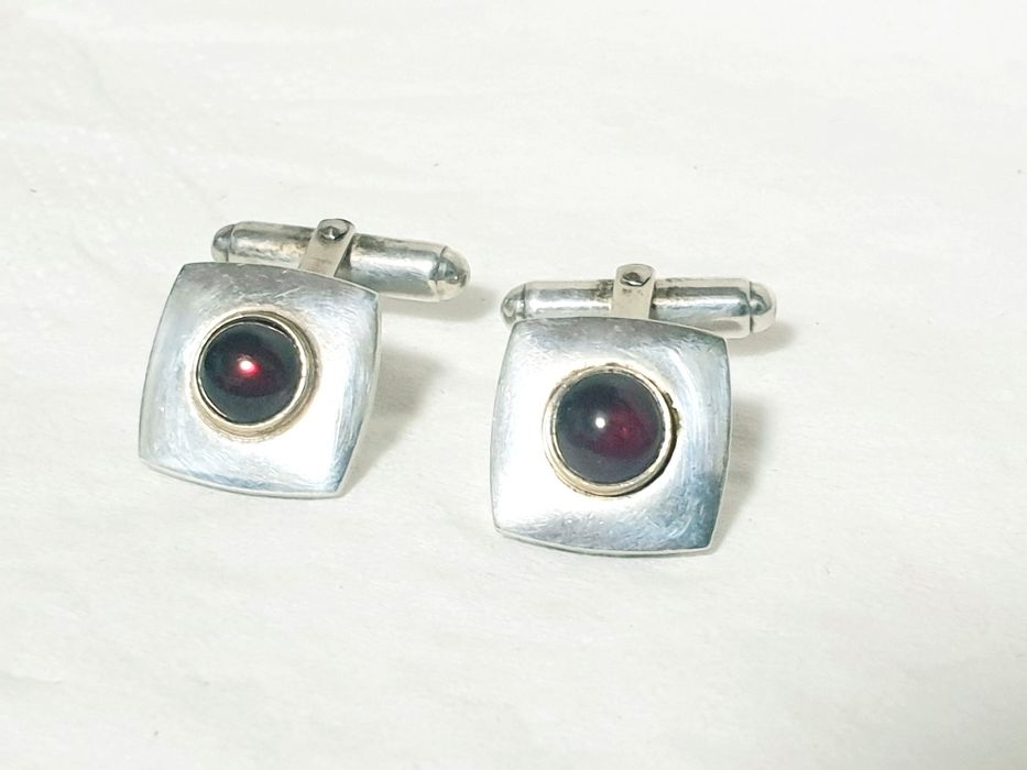 Fantásticos botões de punho vintage em prata com rubis