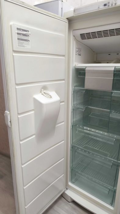 Морозильна камера Electrolux