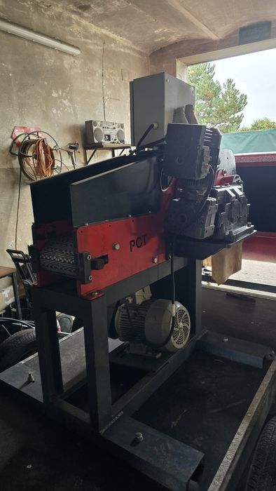 Maszyna do cięcia np. liści ziół czy tytoniu