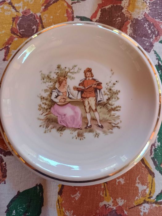 Kolekcjonerski Talerzyk Ścienny „Miłość Wiedeńska” – Porcelana Bogucice PRL | Zaczep