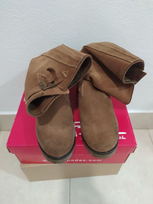 Botas em pele castanhas