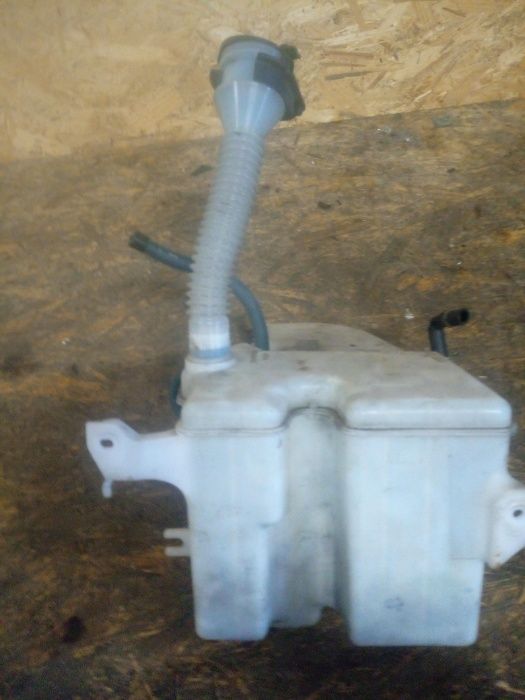 Zbiorniczek spryskiwaczy Lexus GS kompletny pompka 05-12