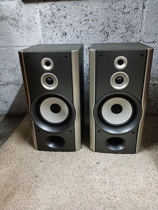 Par de colunas de som marca SONY , muito bom som, tudo a funcionar per