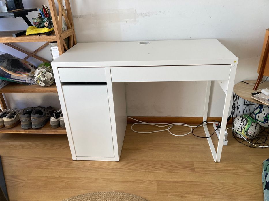 Secretária branca IKEA com gaveta e armário