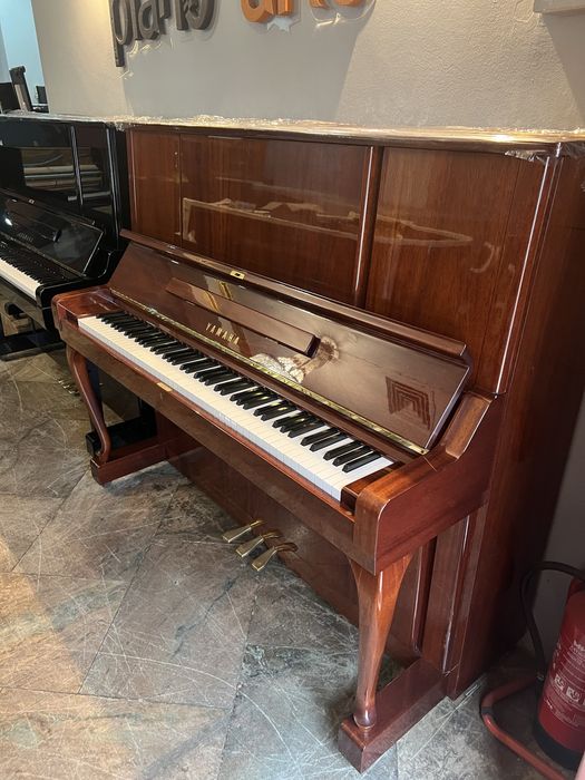 Piano vertical Yamaha lindo