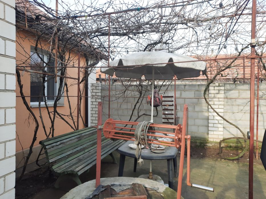 Продам два дома.