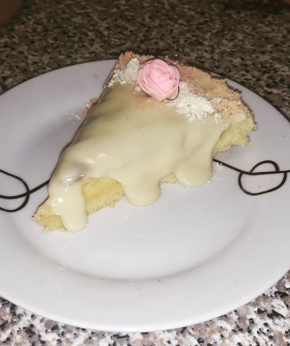 Faço bolos, doces e salgados