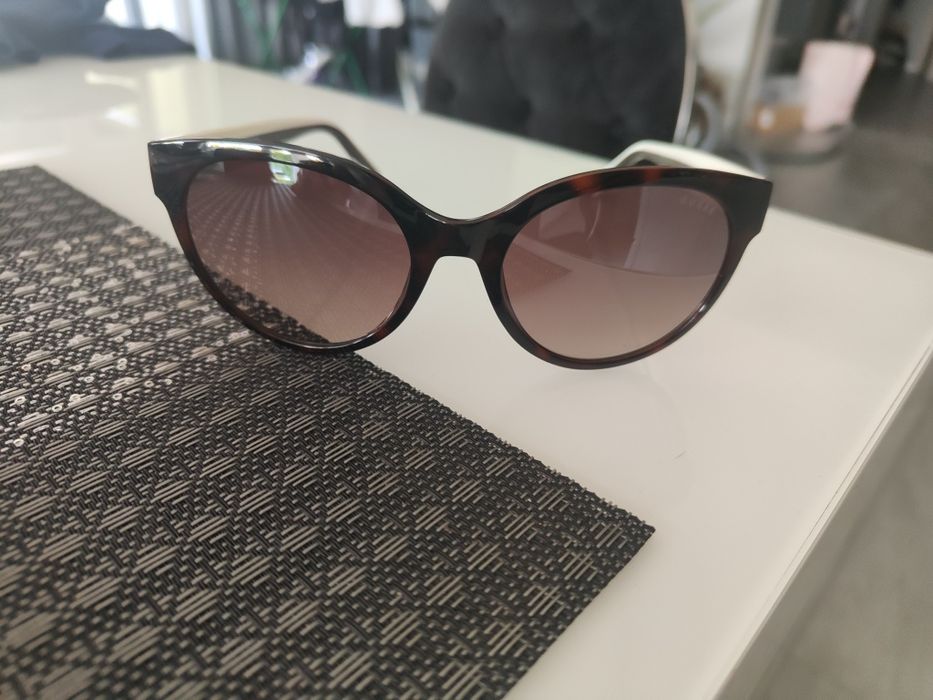 Nowe okulary przeciwsłoneczne Guess